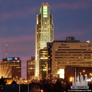 onefirstnationalcenter_woodmen_ext-context-night_(cc-by)pat_hawks