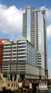 800px-2004-09-14_1680x3000_chicago_boeing_building