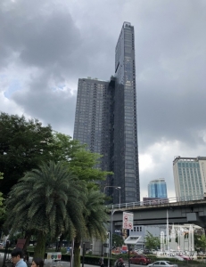 ashtonchulasilom_ext-lookingup2_(c)rod__abid