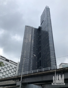 ashtonchulasilom_ext-lookingup3_(c)rod__abid