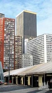 leliogama105_ext-lookingupfromstreet_(cc-by)fran001_yahoo_com