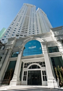 villaserena_ext-mainentrance_up_(c)embraed