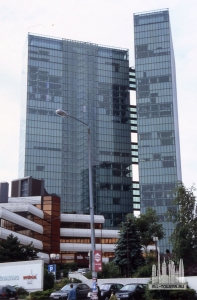 viennatwin_viewfromstreet_aw