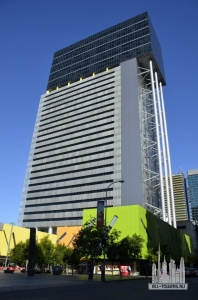 brisbanesquare_ext-overallupfront_(c)terrimeyerboake