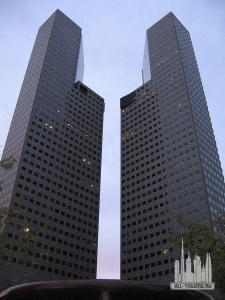 Suntec_City,_Towers_1_&_2,_Dec_05