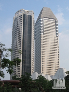 Centennial_Tower_and_Millenia_Tower,_Aug_06