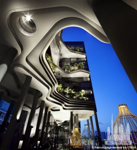 parkroyalonpickering_ext-5thfloorsculptedskyterraces_(c)patrickbingham-hall