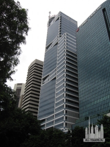 Hitachi_Tower,_Dec_05