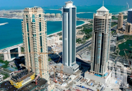 Marina_Crown_Tamani_Hotel_Marina_and_Al_Seef_Tower_on_28_November_2007