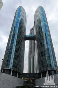 emiratesfinancialtowers_ext_lookingup_(c)tav_construction