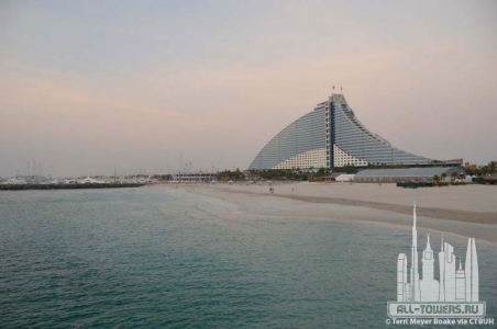 jumeirahbeachhotel_ext_overall3_(c)terrimeyerboake
