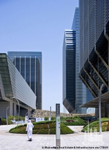 sowwahsquare_ext-interconnectingplaza_(c)mubadalarealestateinfrastructure