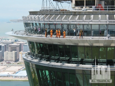 pryjok-s-bashni-makao-1