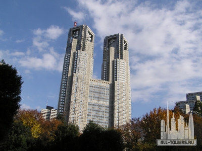 Tokyo_Metropolitan_Government_Building_no1_Tocho_07_7_December_2003
